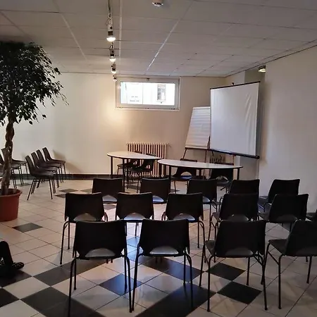 Campanile Centre Gare Hotell 3*