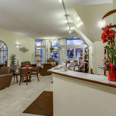 Отель Campanile Centre Gare 3*