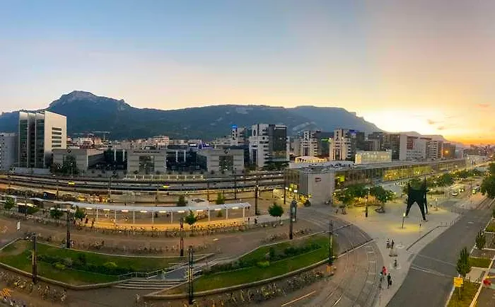 Готель Campanile Centre Gare