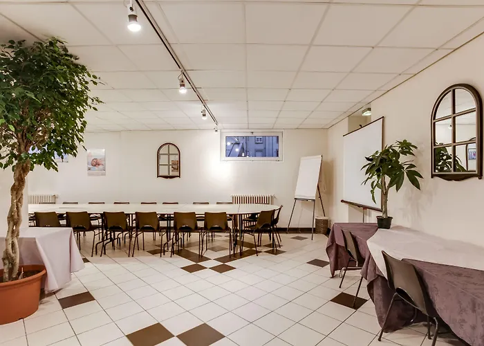 Campanile Centre Gare Готель 3*