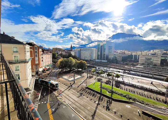 Готель Campanile Centre Gare 3*