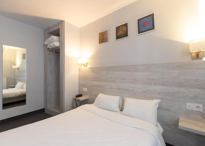 Готель Campanile Centre Gare